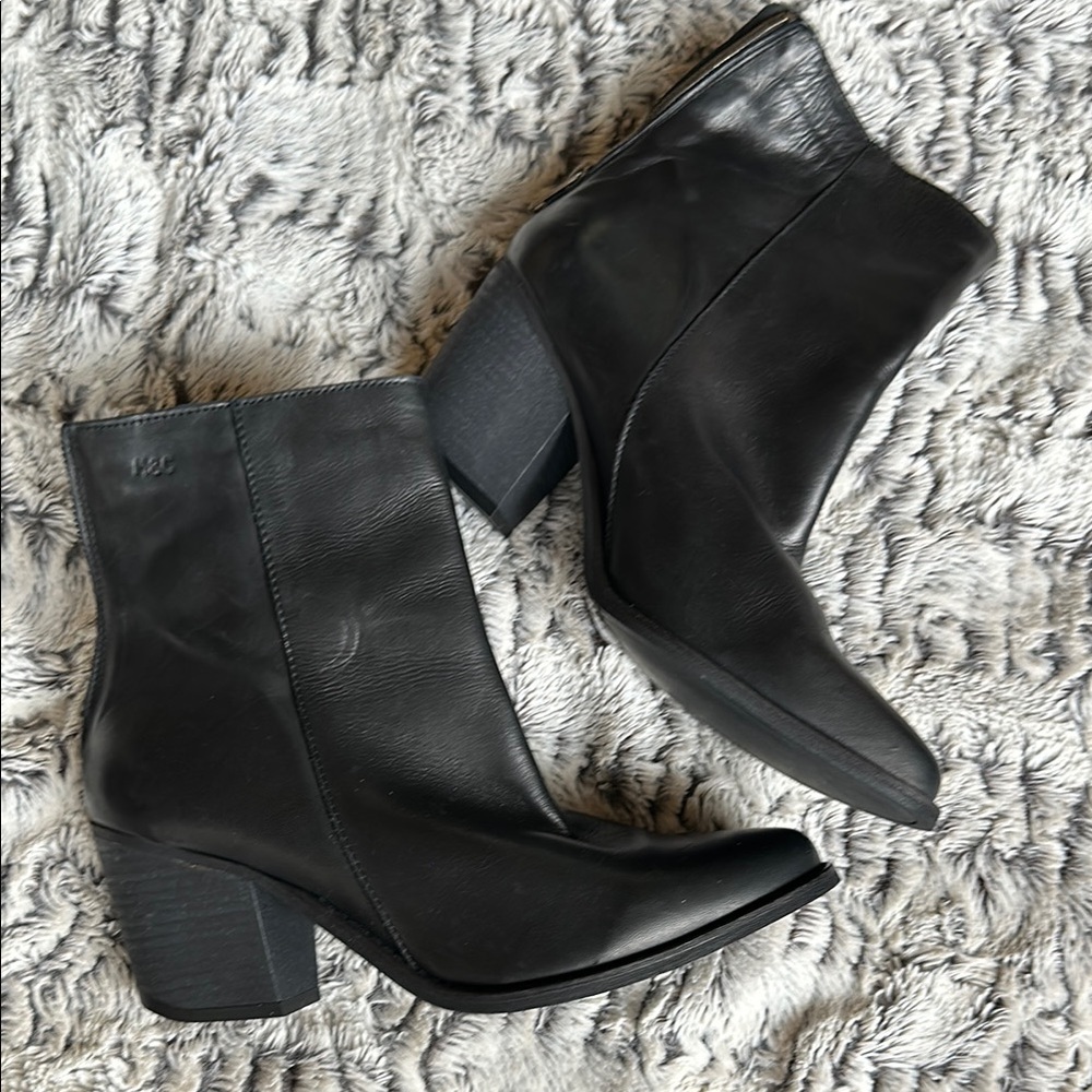 Musse & Cloud Black Ankle Booties with Western Influence